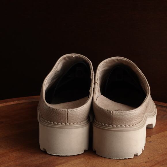 Vionic Mules WMS SZ 9 Beige Fairfax Leather Slip On Comfort Shoes Clog Lug Sole - Picture 7 of 13